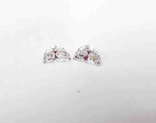 LAB GROWN (BRILHANTE LABORATÓRIO) MEIA LUA 6X3.5MM 2.2ALT  (PAR)