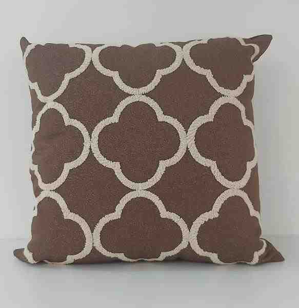 ALM LINHO KAKKI 52X52 C/ BORD DE KILIM CRU MOD1