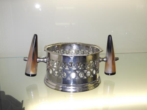 BANDEJA METAL COM CABO OSSO