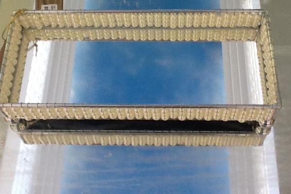 BANDEJA RET CROMADA C/ PEROLAS 25X10X5