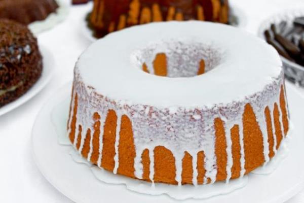 BOLO COM CALDA DE ACUCAR