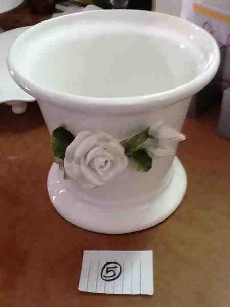 CACHEPOT DE ROSAS BRANCAS P