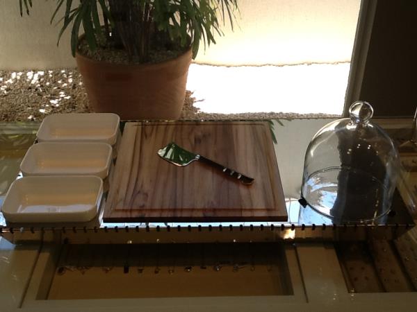 BANDEJA FILO RETANG INOX C/ TABUA, FACA, REDOMA