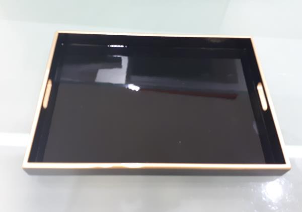 BANDEJA AGAIN G PRETA C/ FILETE DOURADO