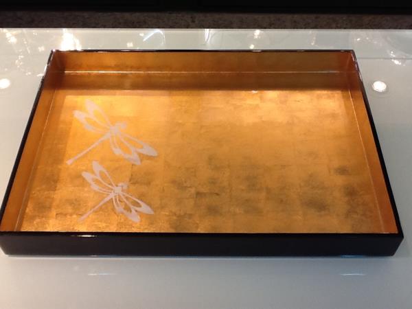 BANDEJA 50X35X5 PRETA INT. DOUR BORBOLETA PRATA