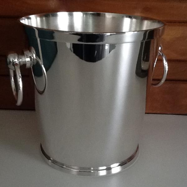 BALDE P/ GARRAFA D 20CM ALT 20,5CM CAP 4L