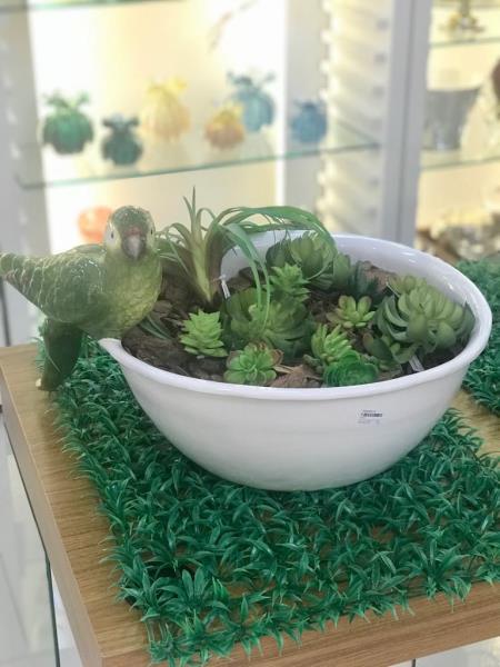 BACIA BRANCA COM PAPAGAIO