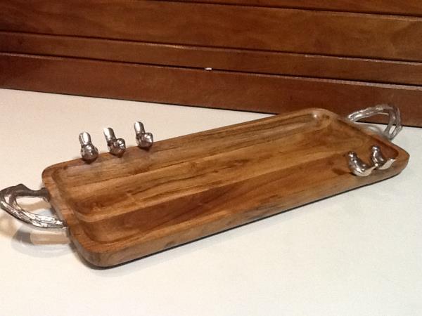 BANDEJA DECORATIVA EM MADEIRA E METAL