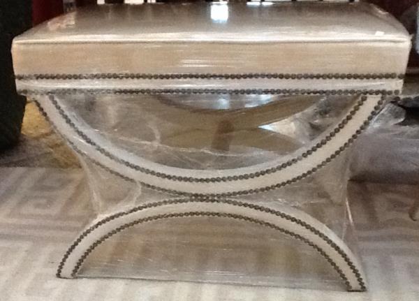 BANCO RET 65X40X44 VELUDO BEGE