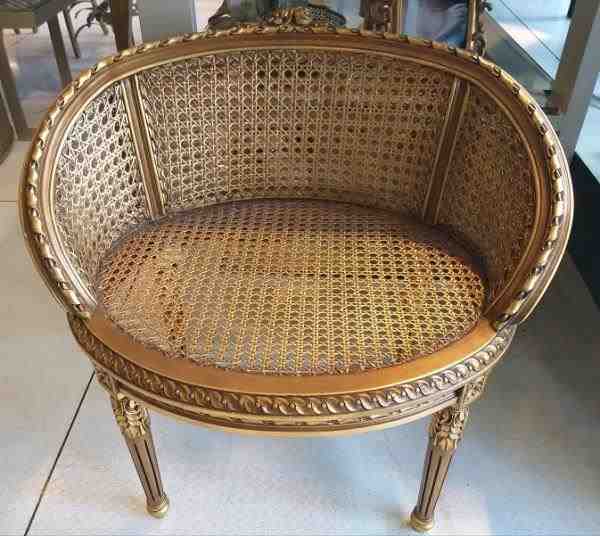 CADEIRINHA EM PALINHA DOURADA