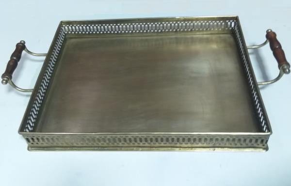 BANDEJA RET FERRO C/ ACAB BRONZE C/ PEGADOR MAD 53X31