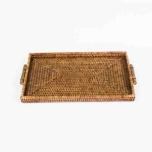 BANDEJA EM RATTAN KANTHAYA 38X26 CM C/ ALÇA DE MADEIRA