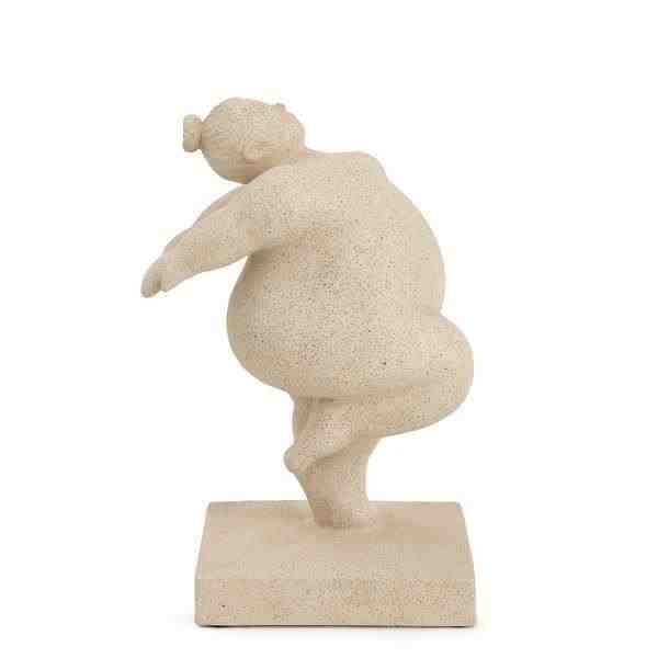 BAILARINA EM POLIRESSINA