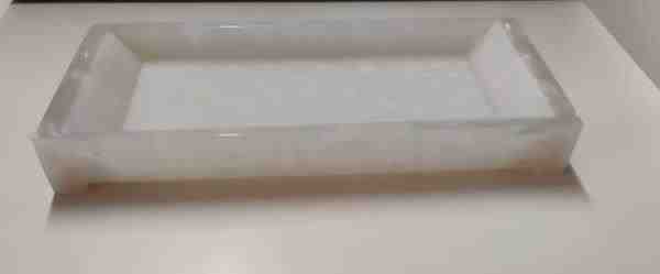 BANDEJA RETANGULAR COM PÉ P 29X11X3.5 CM POLIDO