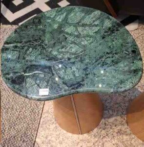 MESA LATERAL COLINA 58 C/PEDRA TAMPO PEDRA VERDE GUATEMALA DAMASCO L METAL ACRIL OURO