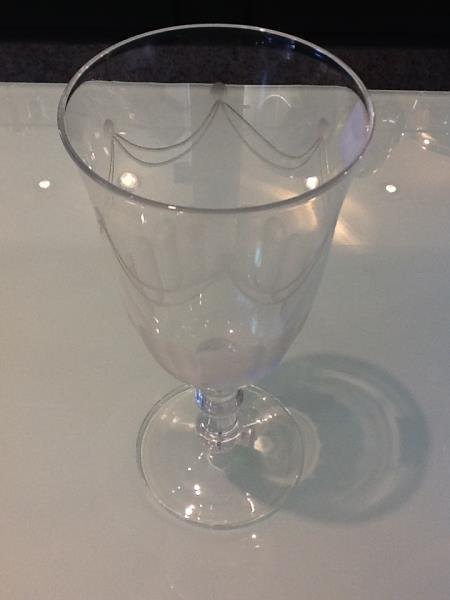 TACA P/ VINHO TRANSPARENTE
