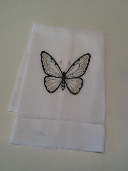 TOALHA DE LAVABO BRANCA BORDADO BORBOLETA VERDE