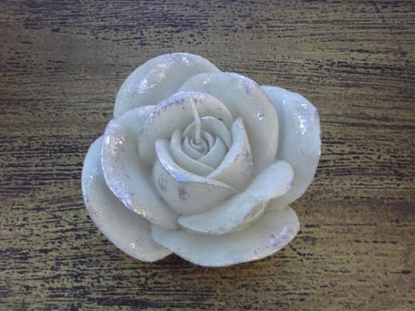 VELA ROSE FORMATO ROSA CREME/PRATA CX MAD 12CM