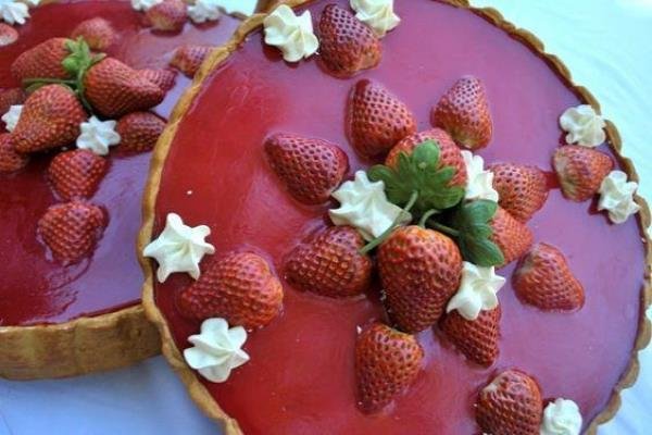 TORTA DE MORANGO MEDIA
