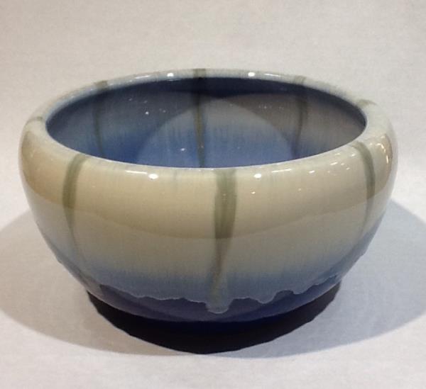 VASO CERAMICO BRANCO E AZUL C/ FDO MARROM A