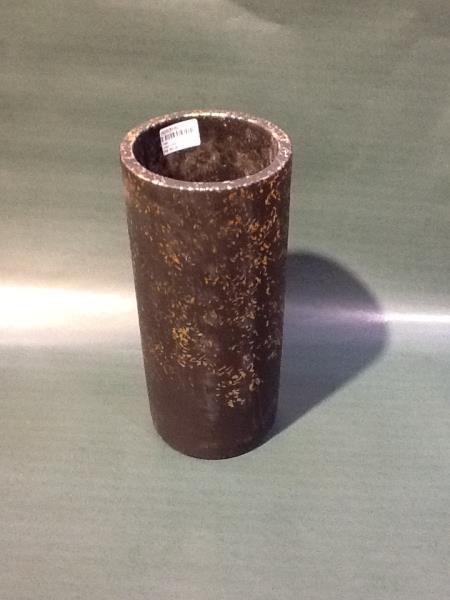 VASO PRETO E DOURADO EM CIMENTO