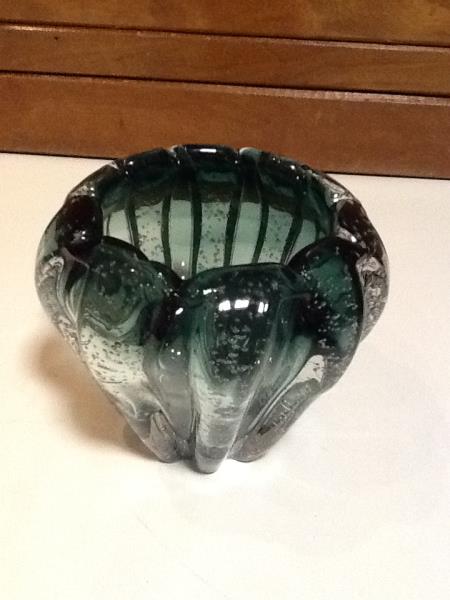 VASO DECORATIVO EM VIDRO VERDE