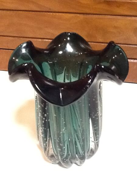 VASO DECORATIVO EM VIDRO VERDE