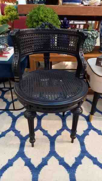 CADEIRA EM PALINHA AZUL