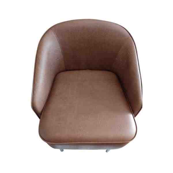 CADEIRA CURVA NEW PU MARROM PE PALITO 54X80X55CM